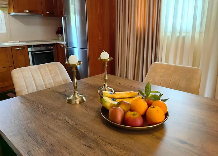 Eleni's * קלמאטה